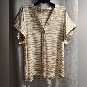 Entro silk blouse 1x. Neutral zebra print